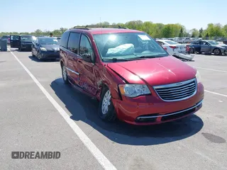 2014 Chrysler Town & Country Touring z VIN 2C4RC1BG7ER433956, wystawiony jako IAAI lot #42230097 z przebiegiem 107 737 mil mil oraz . Historia ofert i sprzedaży dostępna na DreamBid. Obrazek 1.