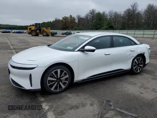 2023 Lucid Air Pure z VIN 50EA1PFAXPA006463, wystawiony jako Copart lot #65423074 z przebiegiem 4488 mil mil oraz Szkody całkowita. Historia ofert i sprzedaży dostępna na DreamBid. Obrazek 1.
