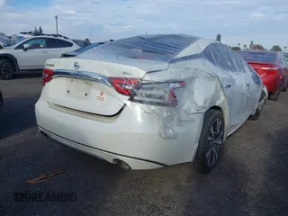 2017 Nissan Maxima Platinum with VIN 1N4AA6AP4HC429657, listed as a IAAI auction lot 38393602 with Not provided miles and . Bid and sale history available at DreamBid. Image 4.