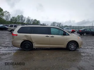 2014 Toyota Sienna XLE with VIN 5TDYK3DC1ES416999, listed as a IAAI auction lot 41972378 with 119,179 mi miles. Bid and sale history available at carsss.com. Image 13.