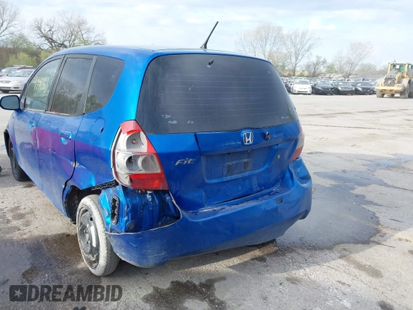 2008 Honda Fit z VIN JHMGD38498S043827, wystawiony jako IAAI lot #41990363 z przebiegiem 301 405 mil mil oraz . Historia ofert i sprzedaży dostępna na DreamBid. Obrazek 6.