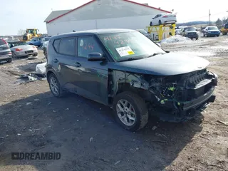2020 Kia Soul LX with VIN KNDJ23AU2L7730747, listed as a IAAI auction lot 41474294 with 67,975 mi miles. Bid and sale history available at carsss.com. Image 1.