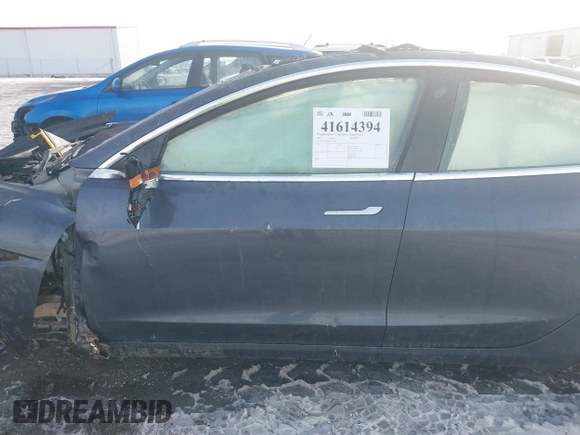 2020 Tesla Model 3 Long Range z VIN 5YJ3E1EB9LF787390, wystawiony jako IAAI lot #41614394 z przebiegiem Nie podano mil oraz . Historia ofert i sprzedaży dostępna na DreamBid. Obrazek 13.