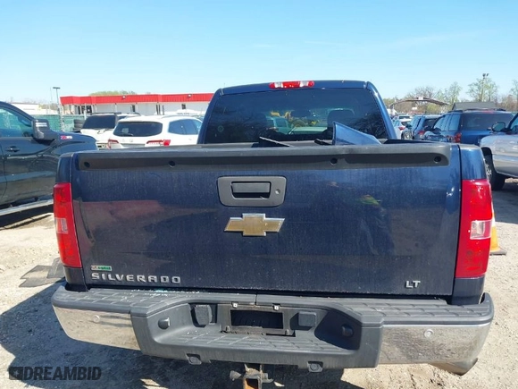 2011 Chevrolet Silverado 1500 LT with VIN 1GCRCSE04BZ376640, listed as a IAAI auction lot 41989430 with 199,355 mi miles. Bid and sale history available at carsss.com. Image 17.