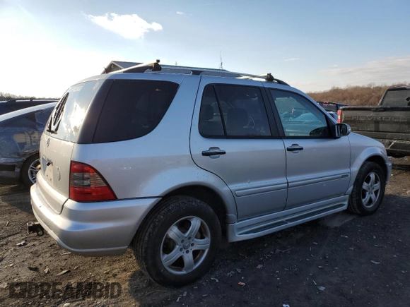 2005 Mercedes-Benz M 500 z VIN 4JGAB75E05A557161, wystawiony jako Copart lot #89368305 z przebiegiem 185 929 mil mil oraz Czysty tytuł • Clean title. Historia ofert i sprzedaży dostępna na DreamBid. Obrazek 3.