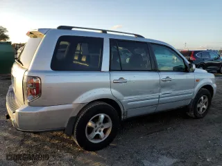 2006 Honda Pilot EX-L with RES with VIN 5FNYF28626B016877, listed as a Copart auction lot 85052884 with 201,001 mi miles and Salvage Title. Bid and sale history available at carsss.com. Image 3.