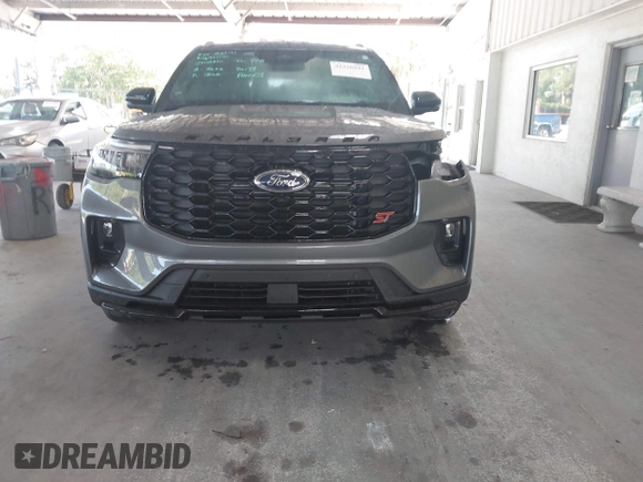 2025 Ford Explorer ST z VIN 1FMWK8GC1SGB17160, wystawiony jako IAAI lot #42226941 z przebiegiem 7 462 mil mil oraz . Historia ofert i sprzedaży dostępna na DreamBid. Obrazek 13.