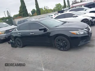 2017 Nissan Altima SV z VIN 1N4AL3AP7HC218462, wystawiony jako IAAI lot #42189510 z przebiegiem 98 426 mil mil oraz . Historia ofert i sprzedaży dostępna na DreamBid. Obrazek 14.