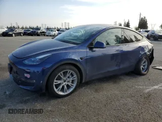 2024 Tesla Model Y Long Range z VIN 7SAYGDEE2RF003784, wystawiony jako Copart lot #43654945 z przebiegiem 28 097 mil mil oraz Szkoda całkowita • Salvage title. Historia ofert i sprzedaży dostępna na DreamBid. Obrazek 1.