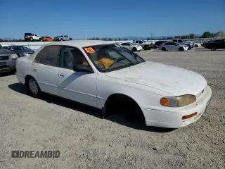 1996 Toyota Camry DX with VIN JT2BG12K7T0351784, listed as a Copart auction lot 52815345 with 303,537 mi miles and Clean Title. Bid and sale history available at carsss.com. Image 4.
