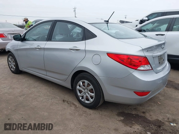 2013 Hyundai Accent GLS z VIN KMHCT4AE3DU548980, wystawiony jako IAAI lot #41562618 z przebiegiem 62 704 mil mil oraz . Historia ofert i sprzedaży dostępna na DreamBid. Obrazek 3.