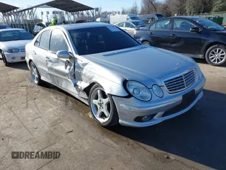 2005 Mercedes-Benz E 500 z VIN WDBUF70J45A663153, wystawiony jako IAAI lot #41836837 z przebiegiem 76 084 mil mil oraz . Historia ofert i sprzedaży dostępna na DreamBid. Obrazek 1.