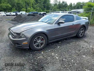 2014 Ford Mustang V6 z VIN 1ZVBP8AM0E5302352, wystawiony jako Copart lot #56413535 z przebiegiem 115 826 mil mil oraz Szkoda całkowita • Salvage title. Historia ofert i sprzedaży dostępna na DreamBid. Obrazek 1.