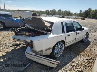 1994 Lincoln Town Car Signature z VIN 1LNLM82W7RY781174, wystawiony jako Copart lot #69642754 z przebiegiem 149 185 mil mil oraz Szkody całkowita. Historia ofert i sprzedaży dostępna na DreamBid. Obrazek 3.