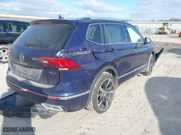 2022 Volkswagen Tiguan SEL R-Line with VIN 3VV4B7AX6NM050942, listed as a IAAI auction lot 41067353 with 38,634 mi miles. Bid and sale history available at carsss.com. Image 4.