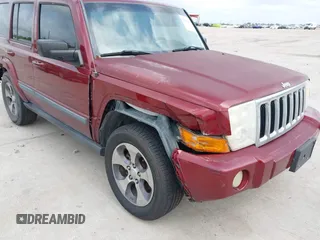 2008 Jeep Commander Sport z VIN 1J8HG48K48C175446, wystawiony jako IAAI lot #42206365 z przebiegiem 199 996 mil mil oraz . Historia ofert i sprzedaży dostępna na DreamBid. Obrazek 6.