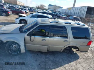 2006 Lincoln Navigator Luxury with VIN 5LMFU28556LJ11069, listed as a IAAI auction lot 41336059 with 117,003 mi miles. Bid and sale history available at carsss.com. Image 15.