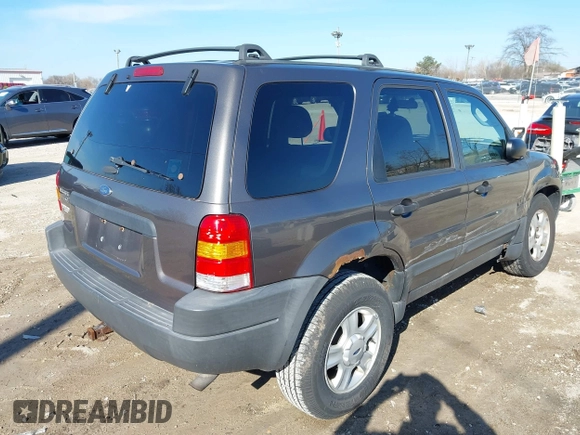 2004 Ford Escape XLT with VIN 1FMYU03164KB22170, listed as a IAAI auction lot 41991801 with 170,492 mi miles. Bid and sale history available at carsss.com. Image 4.