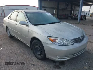 2002 Toyota Camry LE z VIN JTDBE32K020021265, wystawiony jako IAAI lot #42329837 z przebiegiem 167 780 mil mil oraz . Historia ofert i sprzedaży dostępna na DreamBid. Obrazek 1.