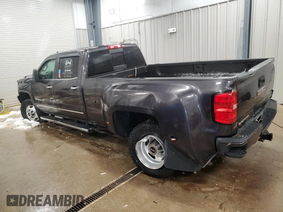 2015 GMC Sierra 3500HD Denali z VIN 1GT424E82FF125315, wystawiony jako Copart lot #79726484 z przebiegiem 147 731 mil mil oraz Czysty tytuł • Clean title. Historia ofert i sprzedaży dostępna na DreamBid. Obrazek 2.