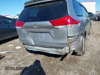 2012 Toyota Sienna XLE AAS z VIN 5TDYK3DC7CS277944, wystawiony jako IAAI lot #41311855 z przebiegiem 224 239 mil mil oraz . Historia ofert i sprzedaży dostępna na DreamBid. Obrazek 6.