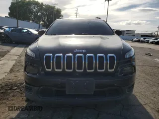 2015 Jeep Cherokee Sport z VIN 1C4PJLAB6FW580387, wystawiony jako Copart lot #50241815 z przebiegiem 99 999 mil mil oraz Czysty tytuł • Clean title. Historia ofert i sprzedaży dostępna na DreamBid. Obrazek 5.