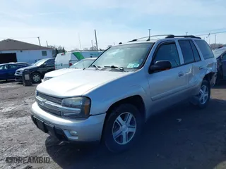 2005 Chevrolet TrailBlazer LT with VIN 1GNDT13S152261782, listed as a IAAI auction lot 41963416 with 125,041 mi miles. Bid and sale history available at carsss.com. Image 2.