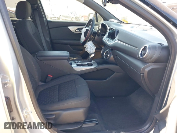 2021 Chevrolet Blazer LT z VIN 3GNKBCRS6MS515096, wystawiony jako IAAI lot #42103712 z przebiegiem 43 514 mil mil oraz . Historia ofert i sprzedaży dostępna na DreamBid. Obrazek 5.