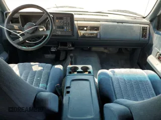 1994 Chevrolet Suburban z VIN 1GNGK26F1RJ444762, wystawiony jako Copart lot #86776674 z przebiegiem 354 375 mil mil oraz Szkoda całkowita • Salvage title. Historia ofert i sprzedaży dostępna na DreamBid. Obrazek 8.