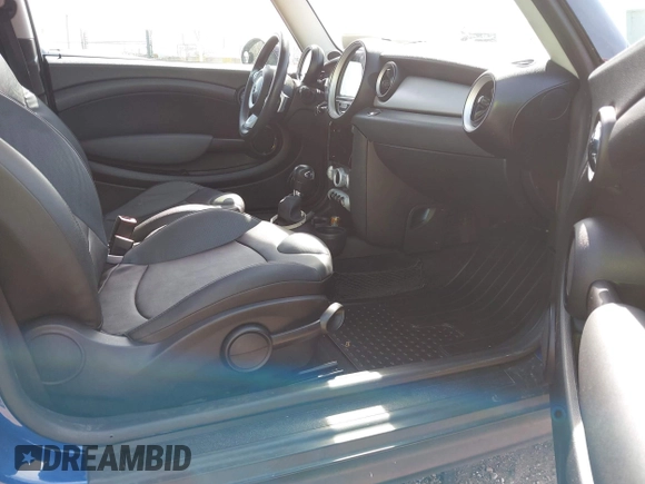 2008 MINI Hardtop with VIN WMWMF33528TT61214, listed as a IAAI auction lot 42054321 with 126,006 mi miles and . Bid and sale history available at DreamBid. Image 5.