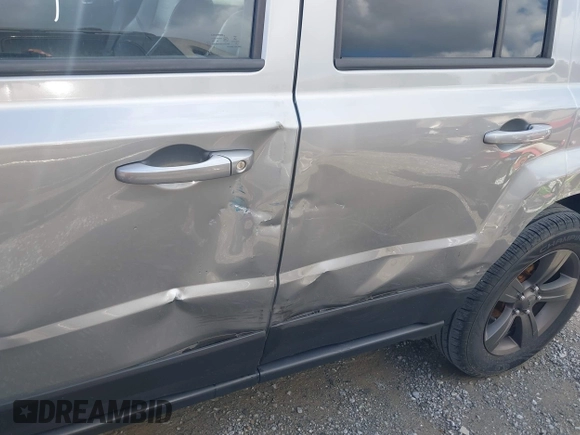 2016 Jeep Patriot Sport с VIN 1C4NJRBB0GD708502, выставлен на аукционе IAAI как лот 42320253 с пробегом 131 057 миль миль и . История ставок и продаж доступна на DreamBid. Изображение 6.