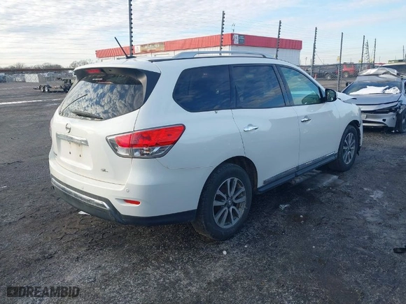 2014 Nissan Pathfinder SV with VIN 5N1AR2MN8EC637263, listed as a IAAI auction lot 41328501 with 139,518 mi miles. Bid and sale history available at carsss.com. Image 4.