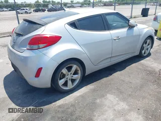2012 Hyundai Veloster w/Gray Int z VIN KMHTC6ADXCU049918, wystawiony jako IAAI lot #42195897 z przebiegiem 206 033 mil mil oraz . Historia ofert i sprzedaży dostępna na DreamBid. Obrazek 4.