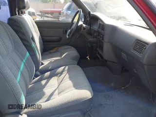 1993 Toyota Pickup z VIN JT4VN93D3P5037082, wystawiony jako IAAI lot #42429972 z przebiegiem 187 284 mil mil oraz . Historia ofert i sprzedaży dostępna na DreamBid. Obrazek 5.