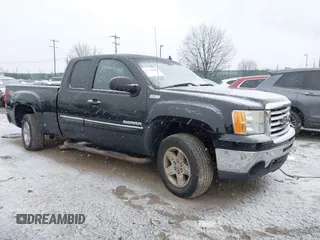 2010 GMC Sierra 1500 SLE z VIN 1GTSKVE35AZ186652, wystawiony jako IAAI lot #41347086 z przebiegiem 134 601 mil mil oraz . Historia ofert i sprzedaży dostępna na DreamBid. Obrazek 1.