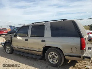 1999 Chevrolet Tahoe with VIN 1GNEC13R6XJ494812, listed as a Copart auction lot 76398254 with 299,584 mi miles and Salvage Title. Bid and sale history available at carsss.com. Image 2.
