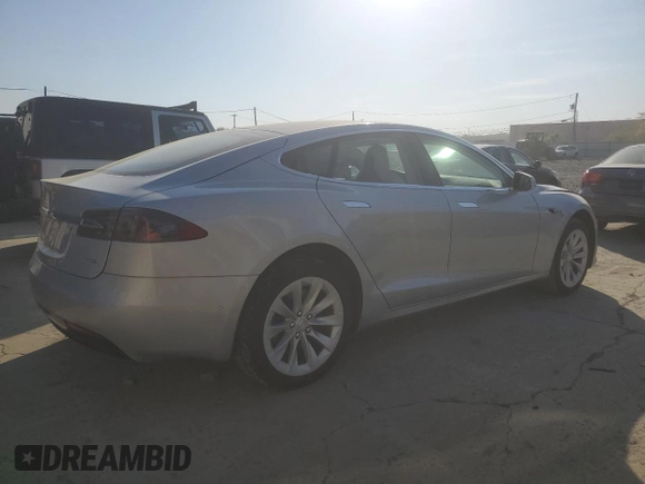 2017 Tesla Model S 100D z VIN 5YJSA1E2XHF213086, wystawiony jako Copart lot #53780875 z przebiegiem 34 205 mil mil oraz Szkoda całkowita • Salvage title. Historia ofert i sprzedaży dostępna na DreamBid. Obrazek 3.