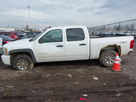 2011 Chevrolet Silverado 1500 LS with VIN 3GCPKREA1BG124050, listed as a IAAI auction lot 41656687 with 200,319 mi miles. Bid and sale history available at carsss.com. Image 15.