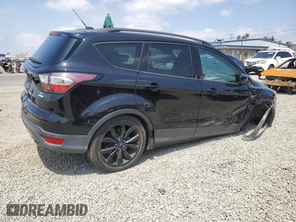 2017 Ford Escape SE z VIN 1FMCU0G92HUD20328, wystawiony jako Copart lot #55181485 z przebiegiem Nie podano mil oraz Szkoda całkowita • Salvage title. Historia ofert i sprzedaży dostępna na DreamBid. Obrazek 3.
