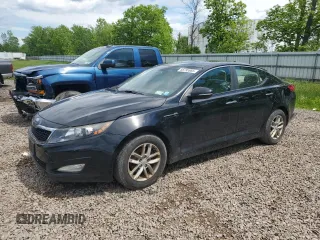 2013 Kia Optima LX z VIN 5XXGM4A72DG234151, wystawiony jako Copart lot #58795985 z przebiegiem 193 182 mil mil oraz Czysty tytuł • Clean title. Historia ofert i sprzedaży dostępna na DreamBid. Obrazek 1.