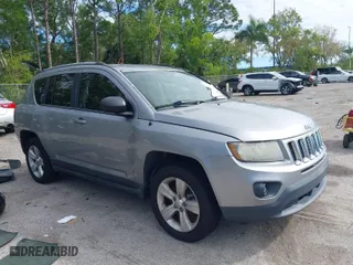2016 Jeep Compass Sport with VIN 1C4NJCBA3GD560625, listed as a IAAI auction lot 41677517 with 117,738 mi miles. Bid and sale history available at carsss.com. Image 1.