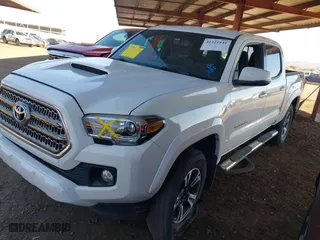 2017 Toyota Tacoma SR5 with VIN 3TMCZ5AN3HM083572, listed as a IAAI auction lot 41521941 with 81,000 mi miles. Bid and sale history available at carsss.com. Image 18.