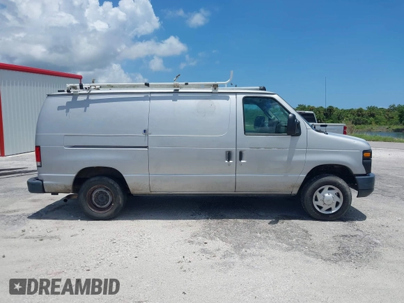 2014 Ford Econoline Cargo Commercial z VIN 1FTNE1EW6EDB05698, wystawiony jako IAAI lot #42236705 z przebiegiem 162 416 mil mil oraz . Historia ofert i sprzedaży dostępna na DreamBid. Obrazek 13.