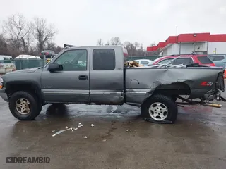 2000 Chevrolet Silverado 1500 LS with VIN 1GCEK19T6YE274790, listed as a IAAI auction lot 41560358 with 244,940 mi miles. Bid and sale history available at carsss.com. Image 13.