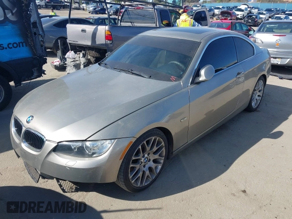2008 BMW 3 Series 328i with VIN WBAWB33558P133091, listed as a IAAI auction lot 41648405 with 210,525 mi miles. Bid and sale history available at carsss.com. Image 2.