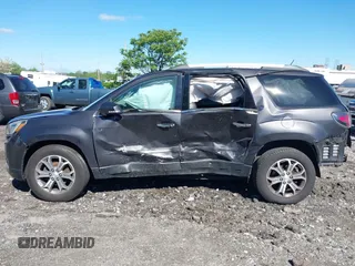 2015 GMC Acadia SLT z VIN 1GKKVRKD9FJ355769, wystawiony jako IAAI lot #42203746 z przebiegiem Nie podano mil oraz . Historia ofert i sprzedaży dostępna na DreamBid. Obrazek 13.