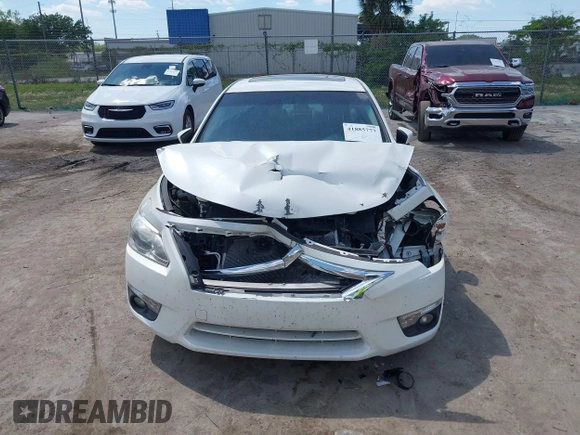 2014 Nissan Altima 2.5 S with VIN 1N4AL3AP1EC113007, listed as a IAAI auction lot 41885777 with 92,941 mi miles. Bid and sale history available at carsss.com. Image 6.