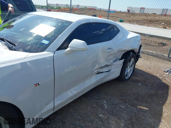 2019 Chevrolet Camaro 1LT z VIN 1G1FB1RX0K0149384, wystawiony jako IAAI lot #42106283 z przebiegiem 61 738 mil mil oraz . Historia ofert i sprzedaży dostępna na DreamBid. Obrazek 6.