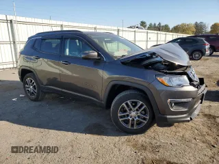 2020 Jeep Compass Latitude with VIN 3C4NJDBB4LT255556, listed as a Copart auction lot 76440714 with 19,102 mi miles and Salvage Title. Bid and sale history available at DreamBid. Image 4.