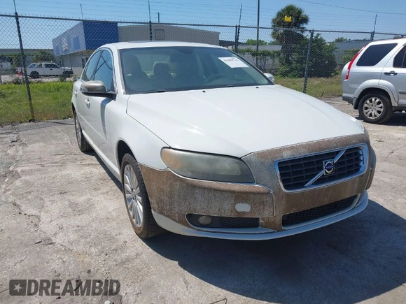 2007 Volvo S80 I6 with VIN YV1AS982671040638, listed as a IAAI auction lot 41998742 with 155,266 mi miles. Bid and sale history available at carsss.com. Image 1.
